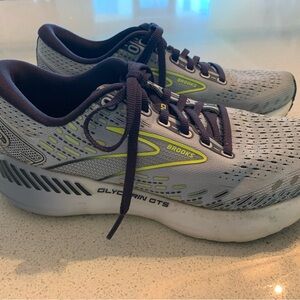 Worn once! Women’s Brooks Glycerin GTS Running Shoes Size 7